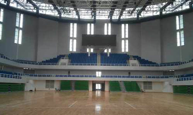 阿尔山体育场看台网架工程